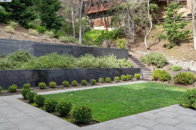 $2,600,000 | 3 West Circle, Oakland, CA 94611