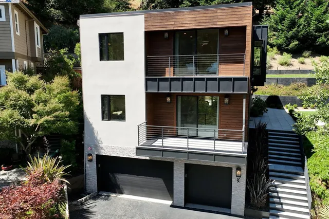 $2,600,000 | 3 West Circle, Oakland, CA 94611