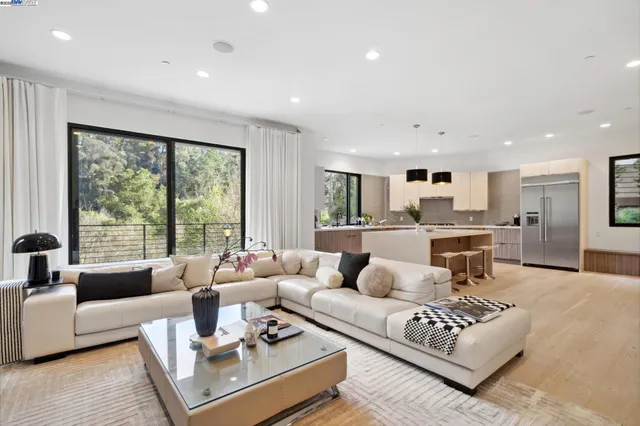 $2,600,000 | 3 West Circle, Oakland, CA 94611