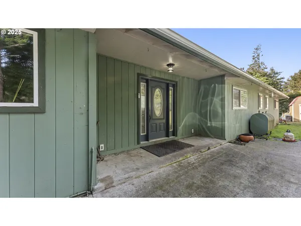 $590,000 | 96620 Highway 42, Coquille, OR 97423
