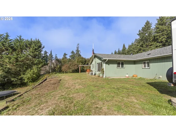 $590,000 | 96620 Highway 42, Coquille, OR 97423