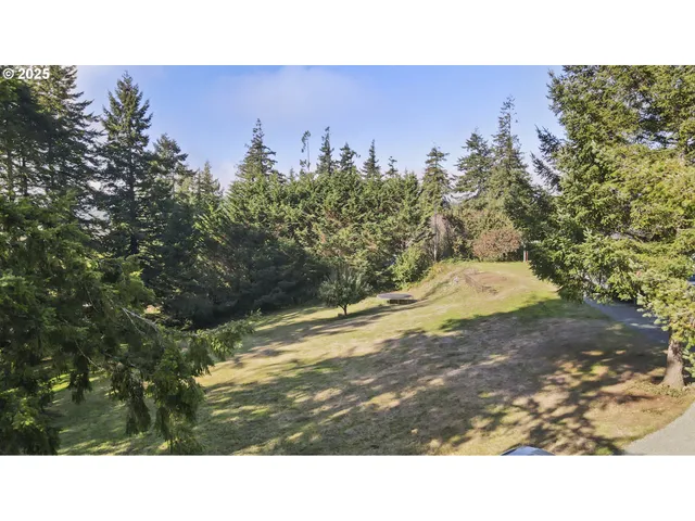 $605,000 | 96620 Highway 42, Coquille, OR 97423