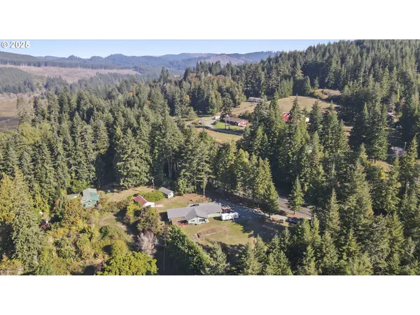 $590,000 | 96620 Highway 42, Coquille, OR 97423