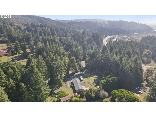 $605,000 | 96620 Highway 42, Coquille, OR 97423