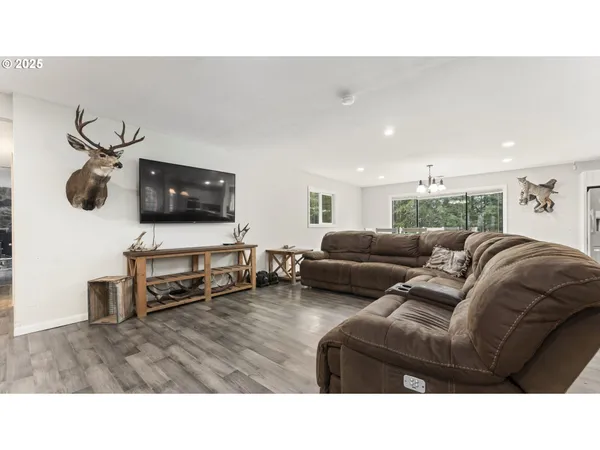$590,000 | 96620 Highway 42, Coquille, OR 97423