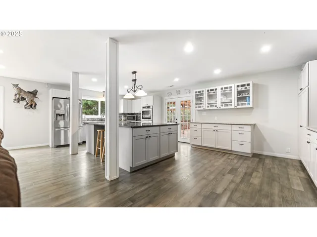 $605,000 | 96620 Highway 42, Coquille, OR 97423