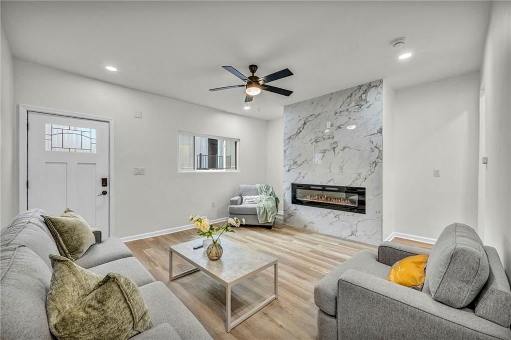 5115 Poe Way Pittsburgh, PA 15201 - Photo 3 of 32