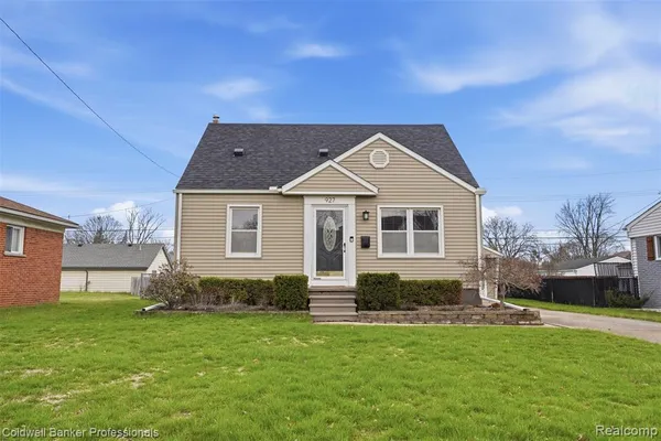 $359,999 | 927 Montrose Avenue, Royal Oak, MI 48073