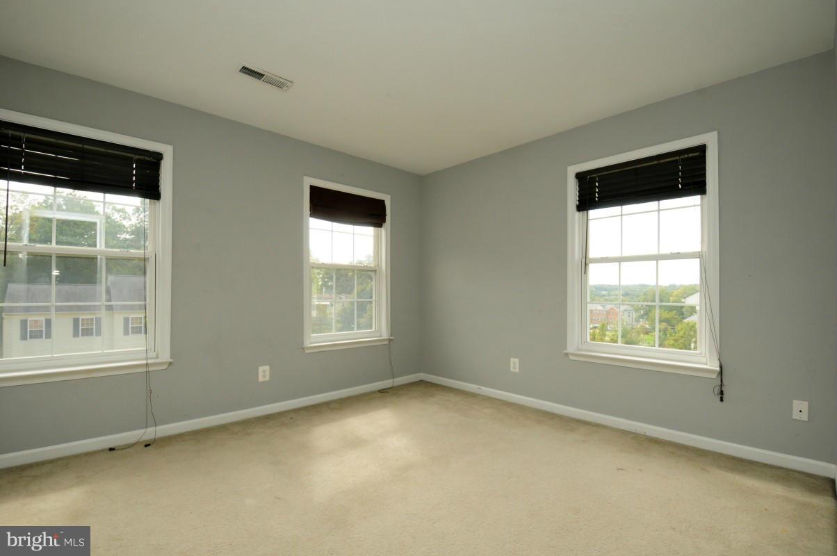 17616 Overlook Road Dumfries, VA 22026 - Photo 16 of 30 an empty room with a window