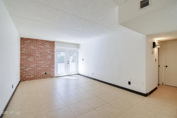 $1,295 | 3416 North 44th Street, Unit 8, Phoenix, AZ 85018