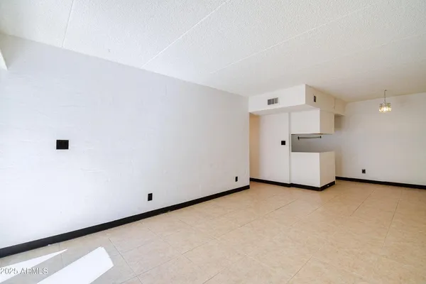 $1,295 | 3416 North 44th Street, Unit 8, Phoenix, AZ 85018