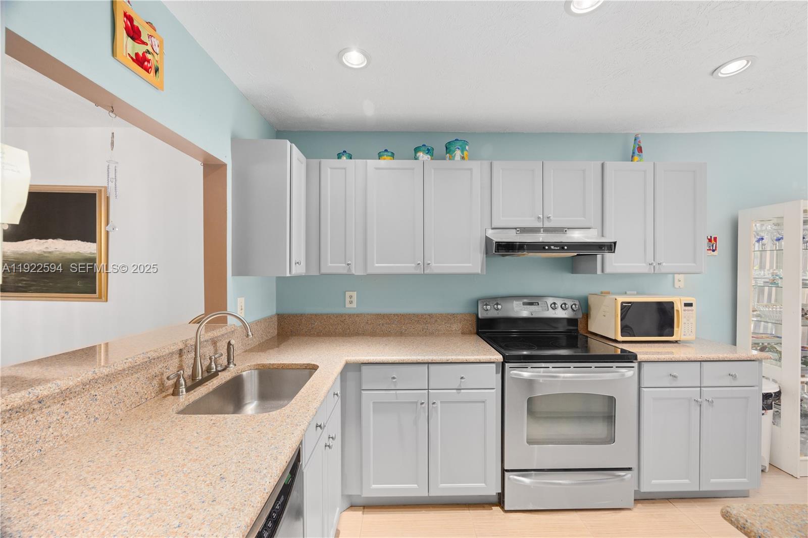 2701 Southwest 58th Manor, Unit F Dania Beach, FL 33312 - Photo 11 of 32