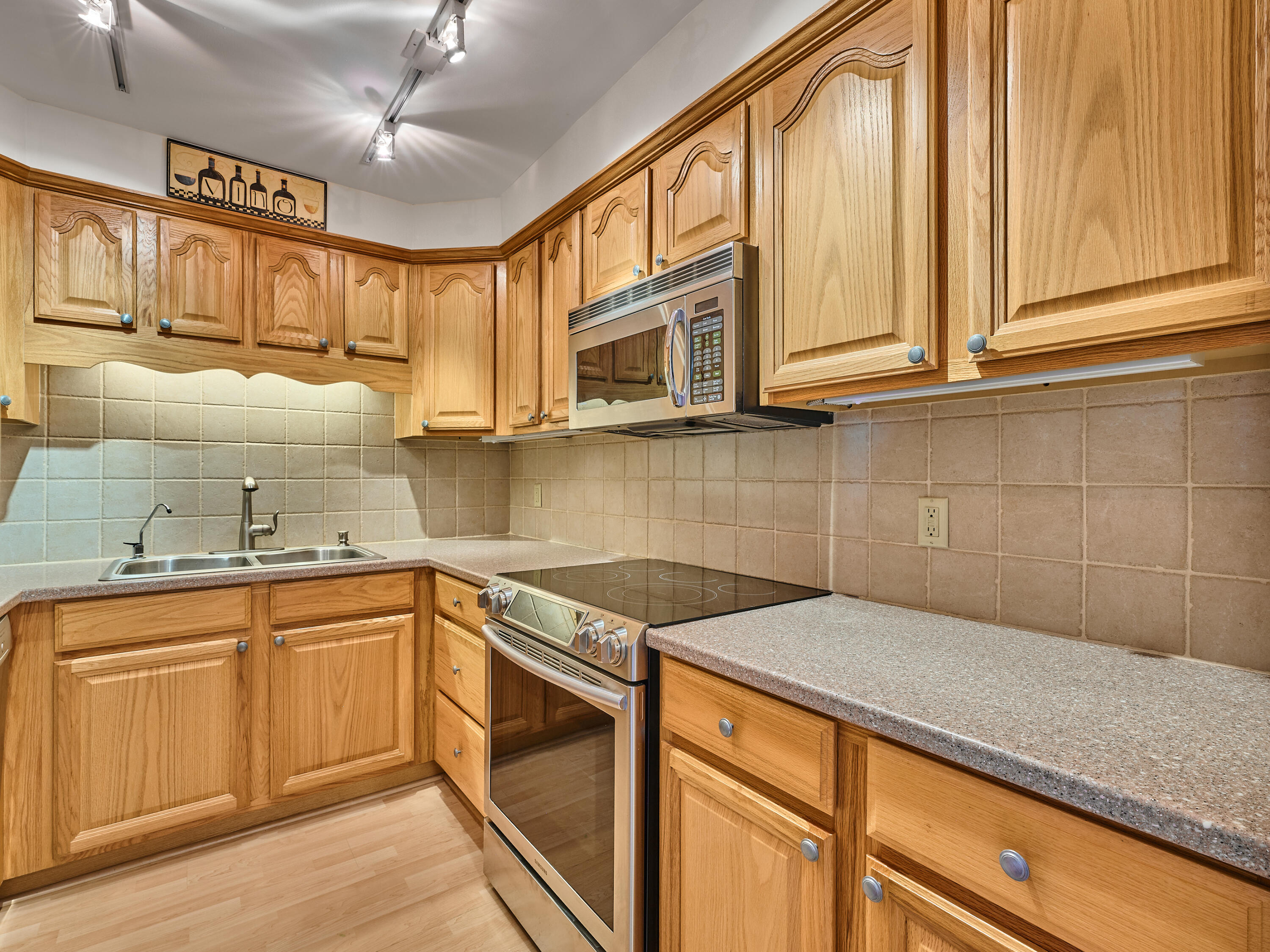 336 Golfview Road, Unit 605 North Palm Beach, FL 33408 - Photo 5 of 26 C PYL 0017