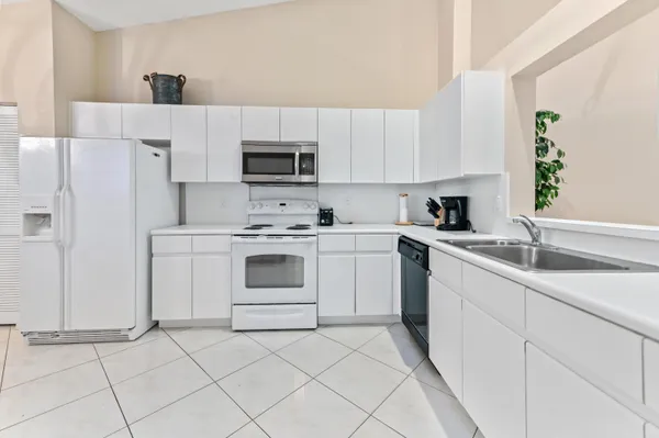 $3,000 | 7192 Summer Tree Drive, Boynton Beach, FL 33437