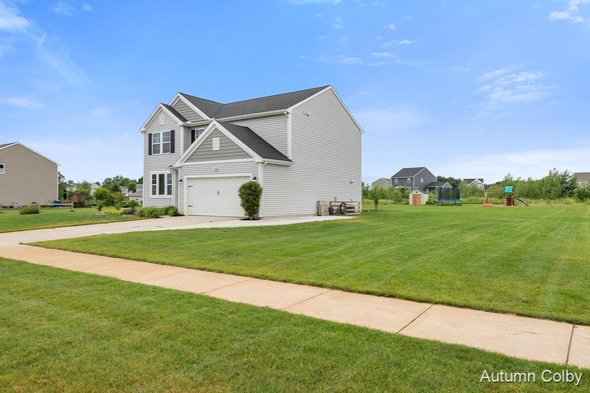 12099 Russell Ridge Cedar Springs, MI 49319 - Photo 3 of 38 IMG_1002