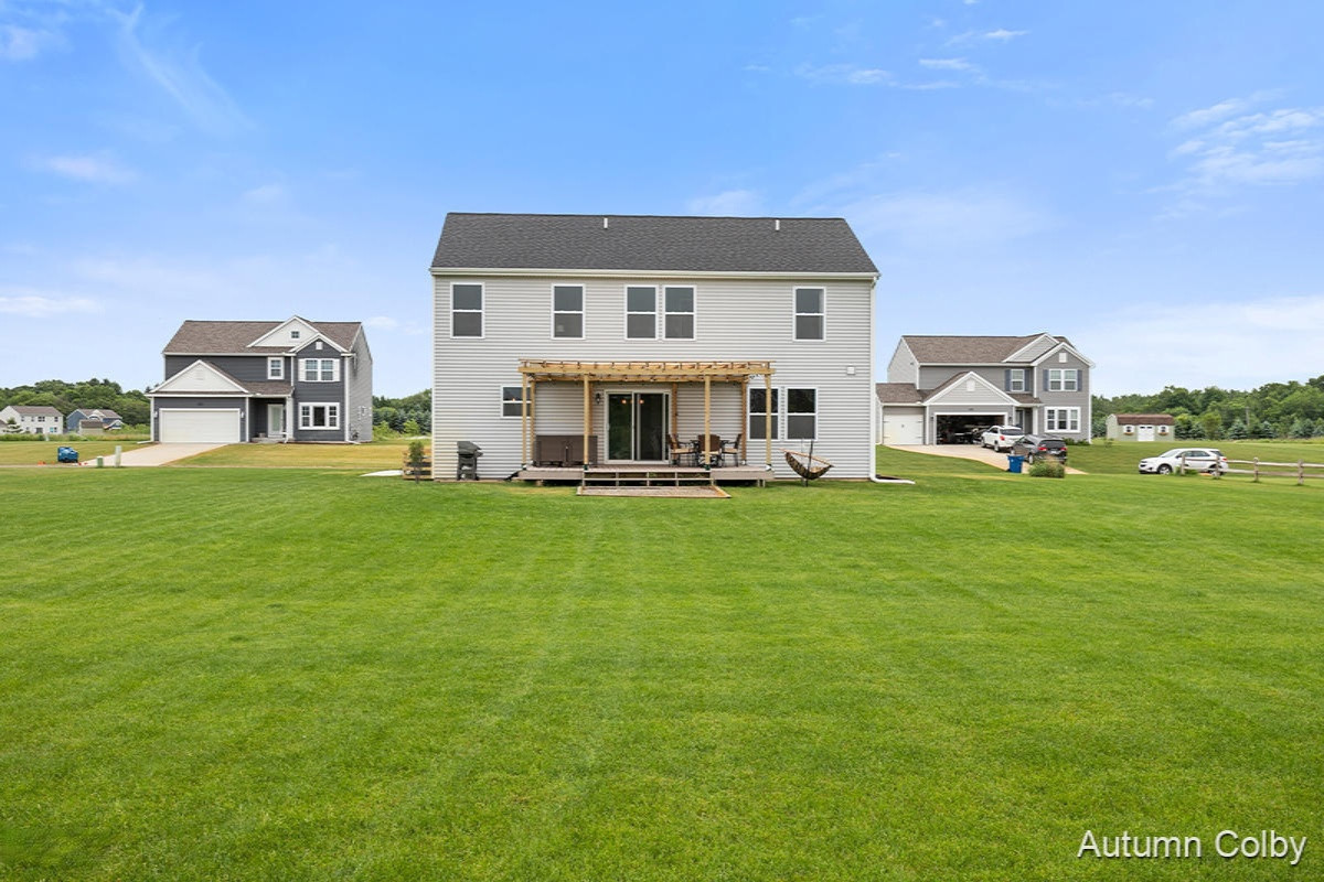 12099 Russell Ridge Cedar Springs, MI 49319 - Photo 32 of 38 IMG_1030