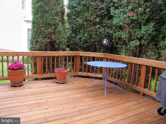 2701 Courthouse Oaks Road Vienna, VA 22181 - Photo 2 of 24 Deck