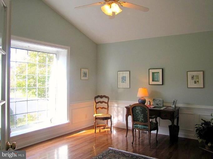 2701 Courthouse Oaks Road Vienna, VA 22181 - Photo 12 of 24 Library