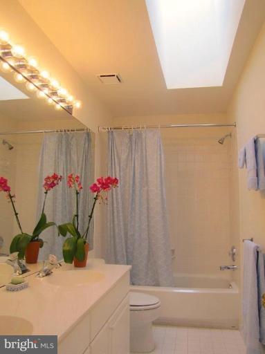 2701 Courthouse Oaks Road Vienna, VA 22181 - Photo 13 of 24 Bath #2