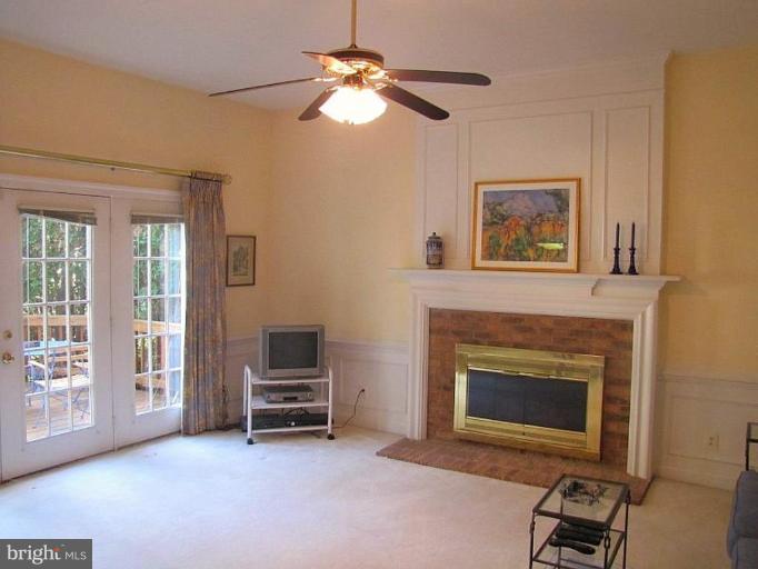 2701 Courthouse Oaks Road Vienna, VA 22181 - Photo 18 of 24 Family Room