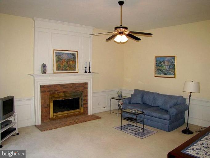 2701 Courthouse Oaks Road Vienna, VA 22181 - Photo 19 of 24 Family Room #2