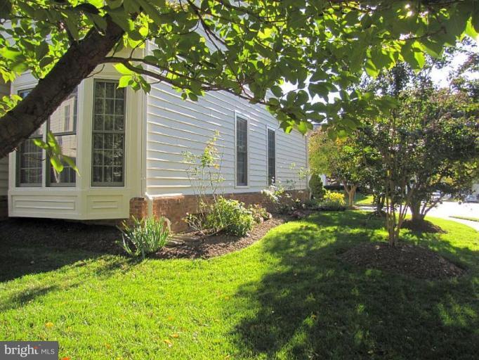 2701 Courthouse Oaks Road Vienna, VA 22181 - Photo 4 of 24 Exterior #2