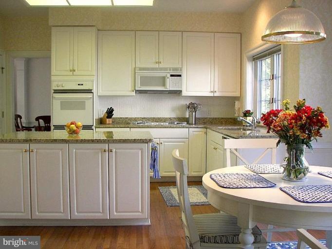 2701 Courthouse Oaks Road Vienna, VA 22181 - Photo 7 of 24 Kitchen #2