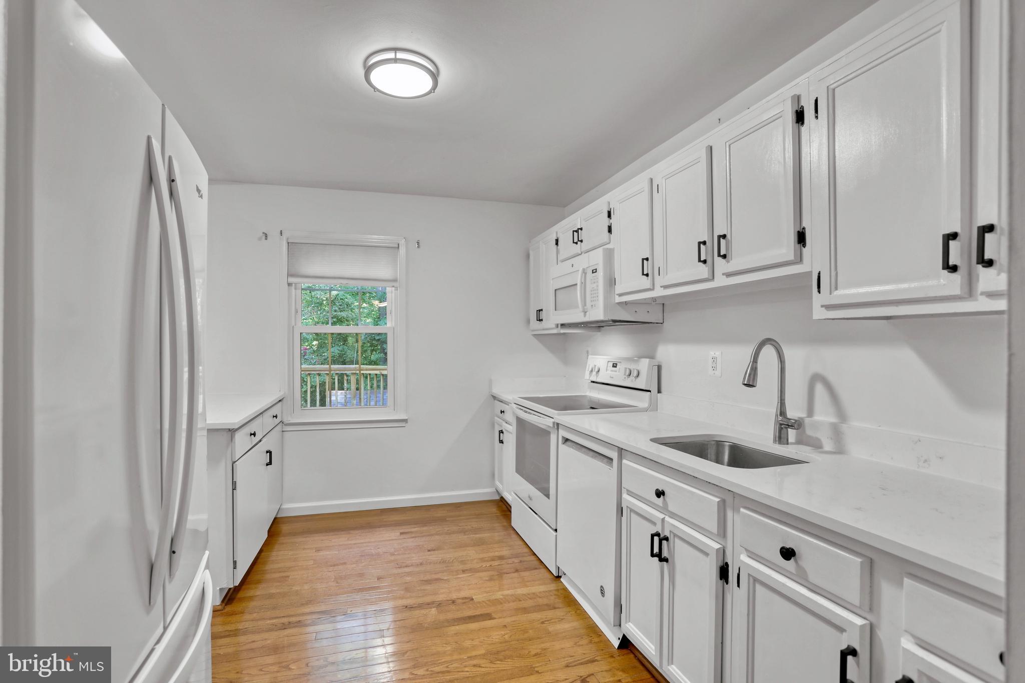 8355 Luce Court Springfield, VA 22153 - Photo 8 of 31 Kitchen