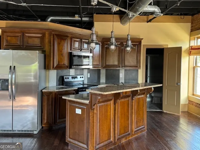 $1,350 | 2 North East Main Street, Hampton, GA 30228