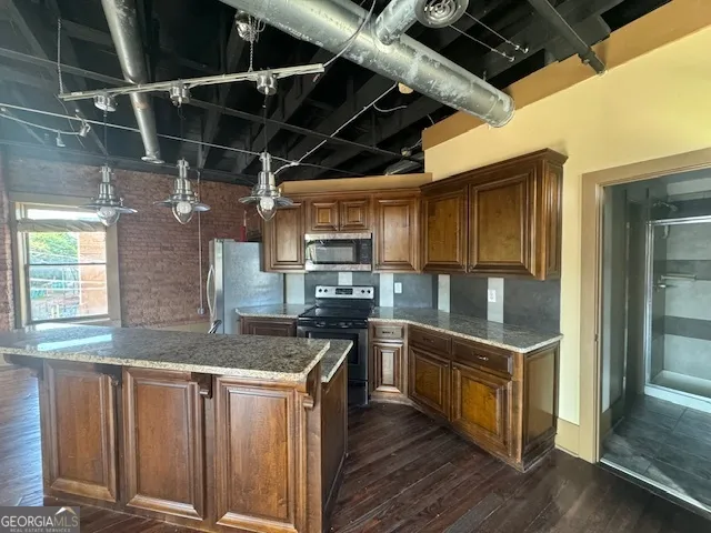 $1,350 | 2 North East Main Street, Hampton, GA 30228