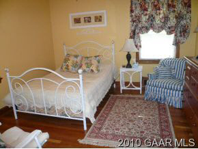 41 Dalhousie Road Waynesboro, VA 22980 - Photo 4 of 7 a view of a balcony with furniture