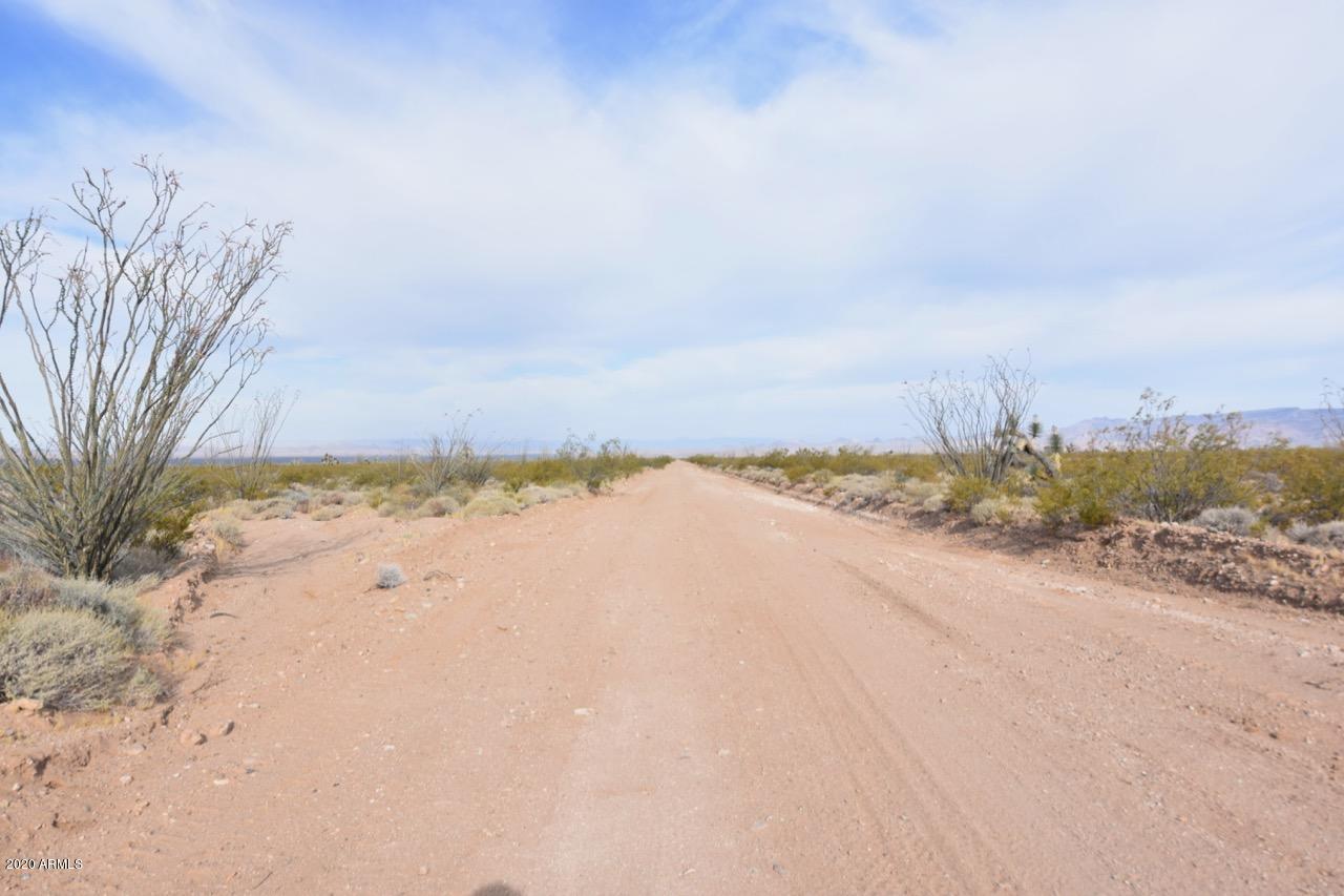 3495 South Lone Ranger Road, Unit 3495 Yucca, AZ 86438 - Photo 10 of 15 Lone Ranger Rd - 10