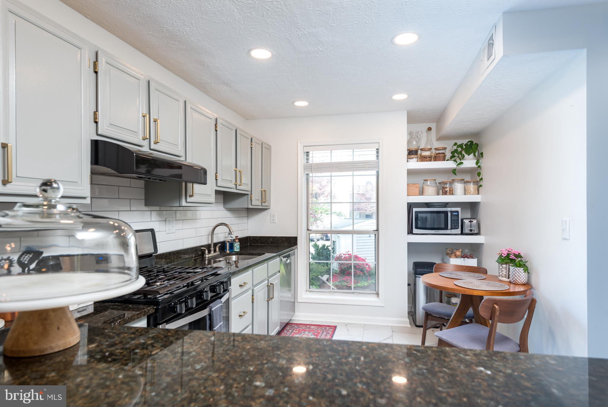 10065 Oakton Terrace Road, Unit 10065 Oakton, VA 22124 - Photo 7 of 35