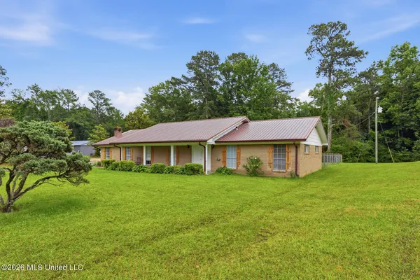 $295,000 | 439 Poplar Springs Road, Mendenhall, MS 39114