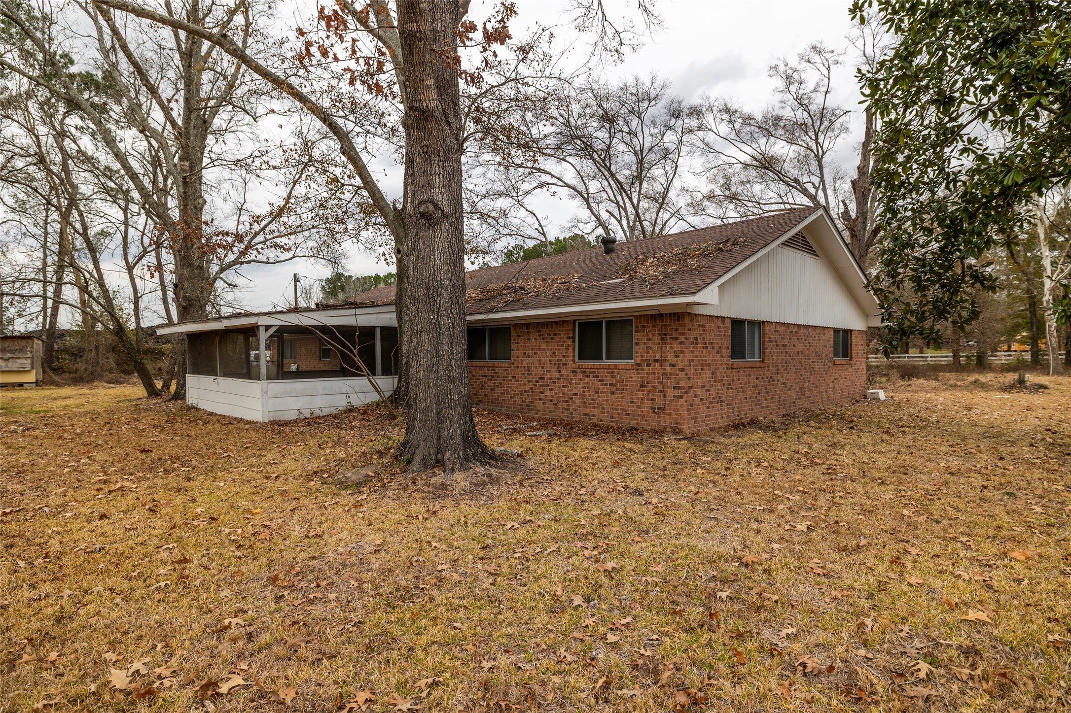 86 County Road 319 Cleveland, TX 77327 - Photo 4 of 24