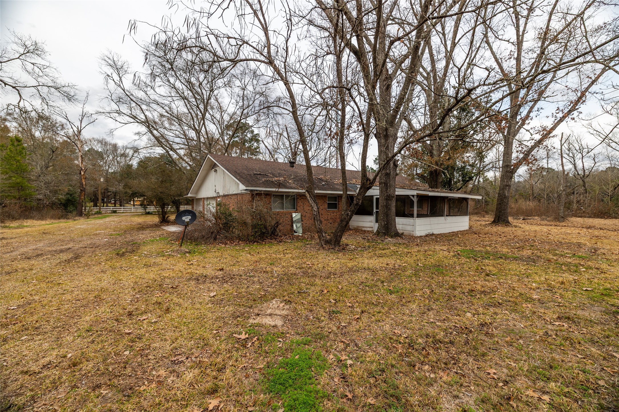 86 County Road 319 Cleveland, TX 77327 - Photo 5 of 24