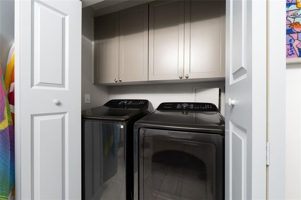 2660 Peachtree Road Northwest, Unit 9G Atlanta, GA 30305 - Photo 29 of 37 a close up view of washer and dryer