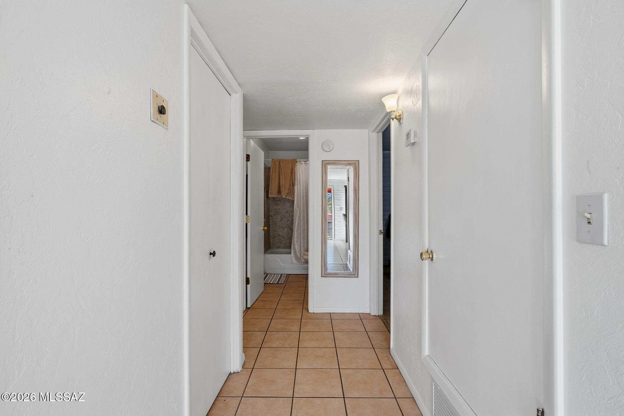 5125 South Missiondale Road Tucson, AZ 85706 - Photo 11 of 32 a view of a hallway