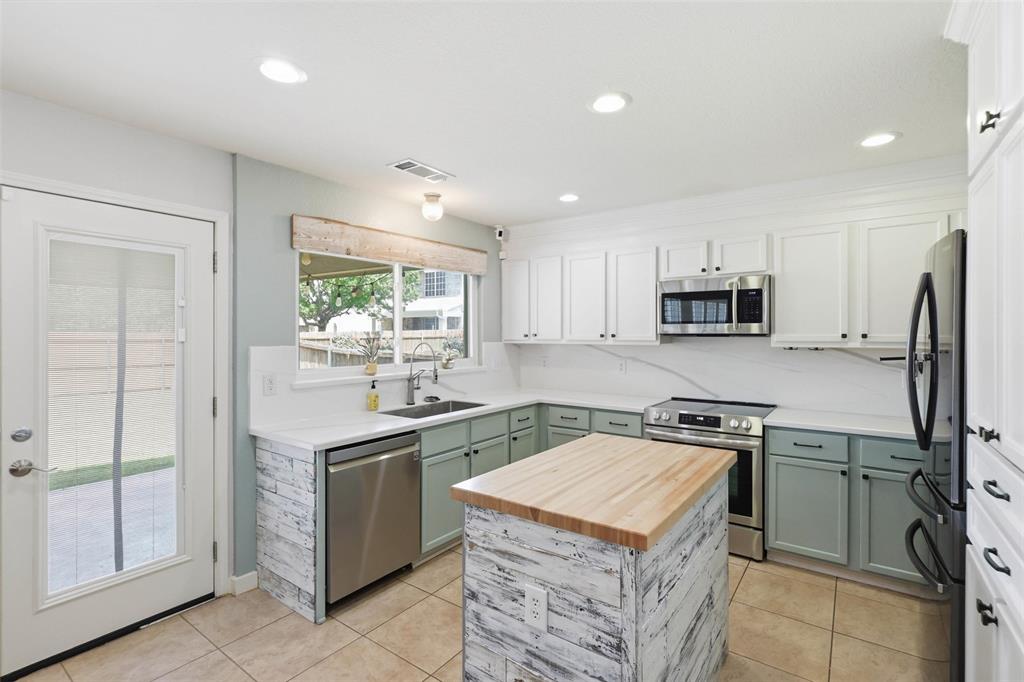 14037 Fontana Road Fort Worth, TX 76262 - Photo 9 of 40