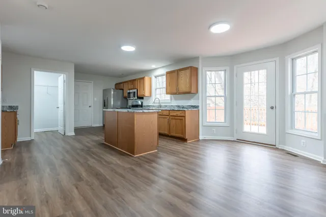 $524,900 | 4536 Forestburg Lane, Triangle, VA 22172