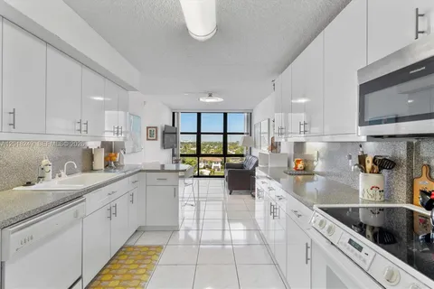 $560,000 | 2017 South Ocean Drive, Unit 910, Hallandale Beach, FL 33009
