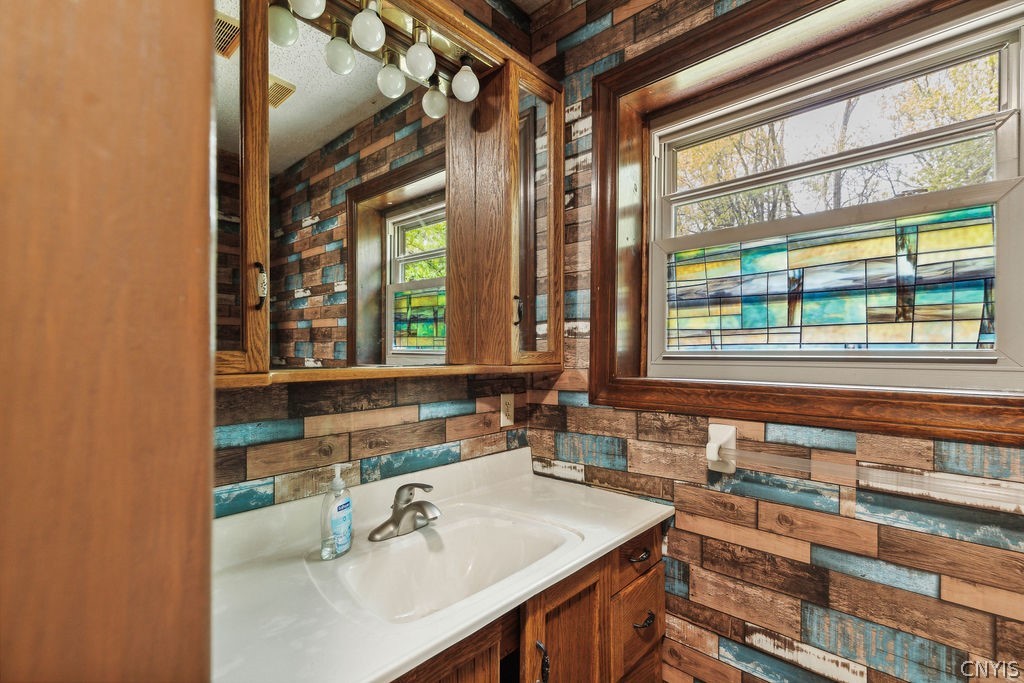 7 Banjo Lane Scriba, NY 13126 - Photo 11 of 24 1st Floor Full Bath w/ Laundry