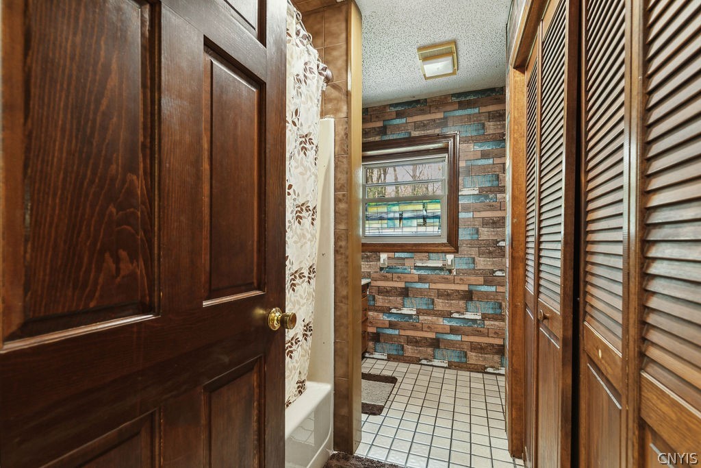 7 Banjo Lane Scriba, NY 13126 - Photo 10 of 24 1st Floor Full Bath w/ Laundry