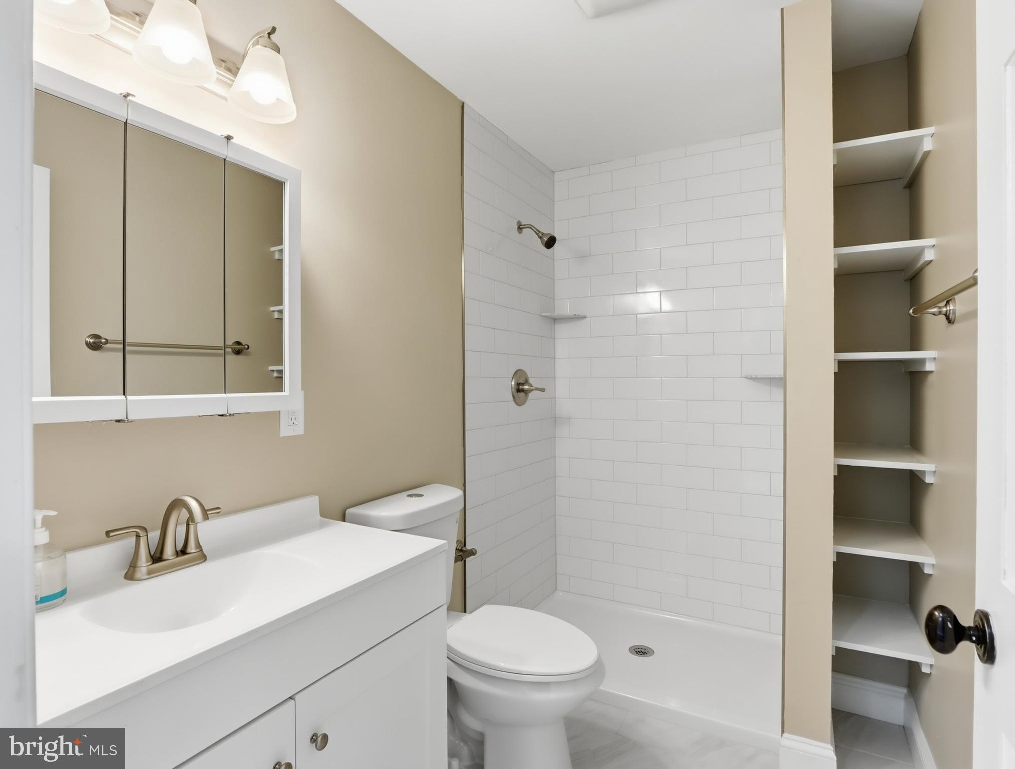 14207 Manor Road Phoenix, MD 21131 - Photo 18 of 36 Full Bathroom on main level