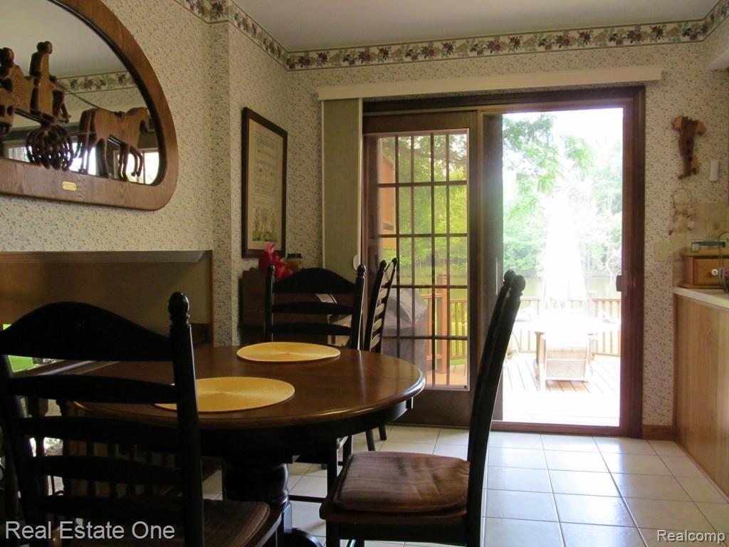 235 Shagbark Drive Rochester, MI 48309 - Photo 12 of 38 IMG_0561.jpg
