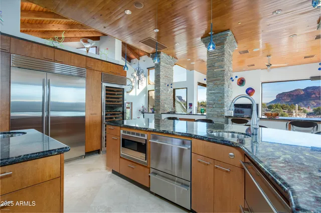 a view of walk in closet