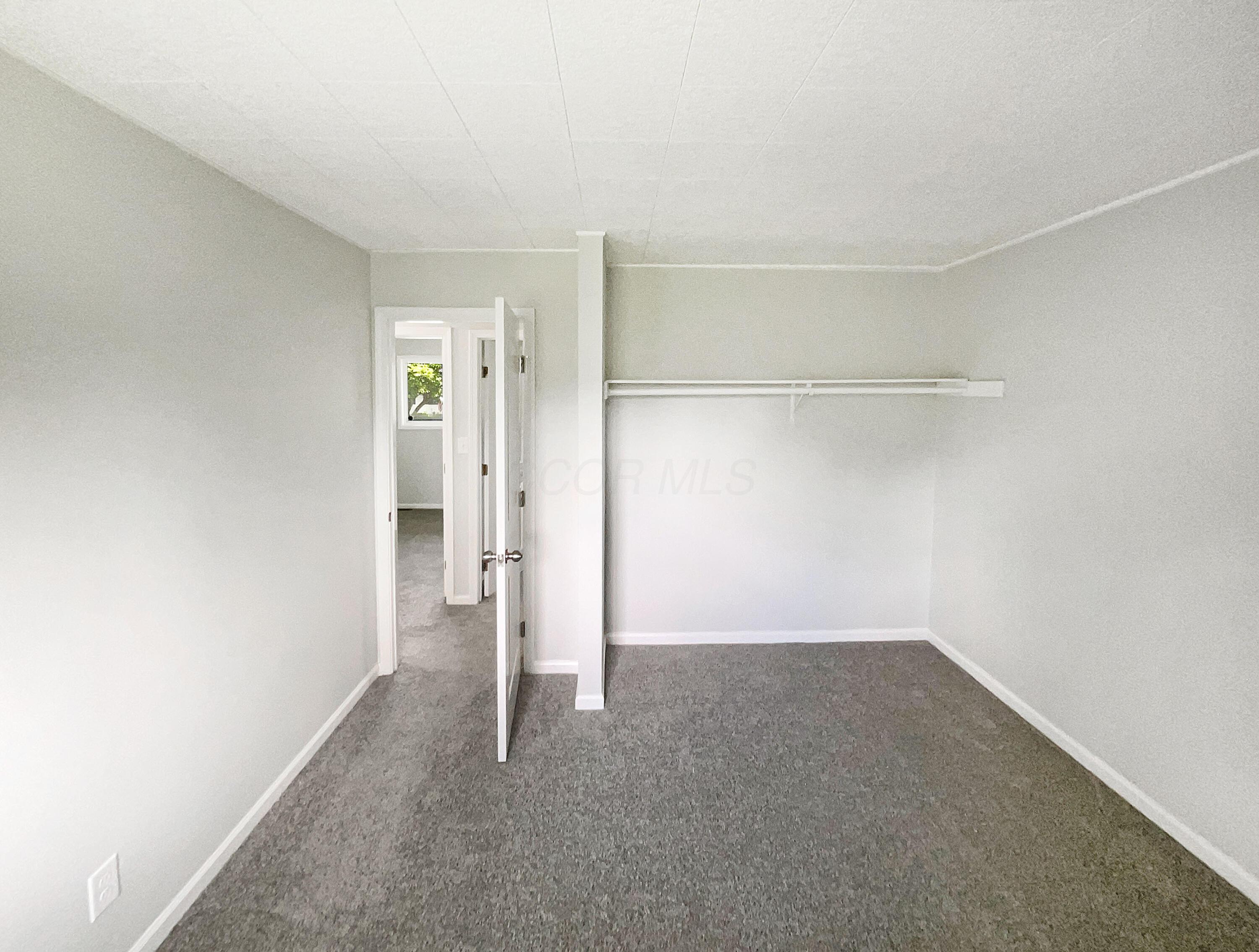 5391 Newport Road Columbus, OH 43232 - Photo 9 of 18 photo_09