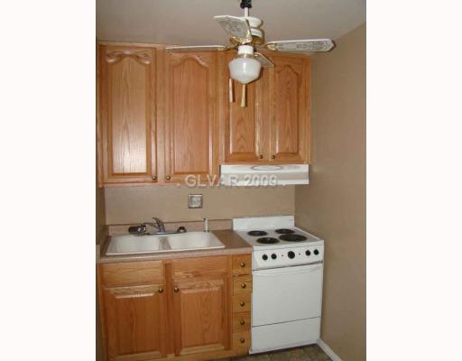 4600 Paradise Road, Unit 215 Las Vegas, NV 89169 - Photo 3 of 4 Kitchen.