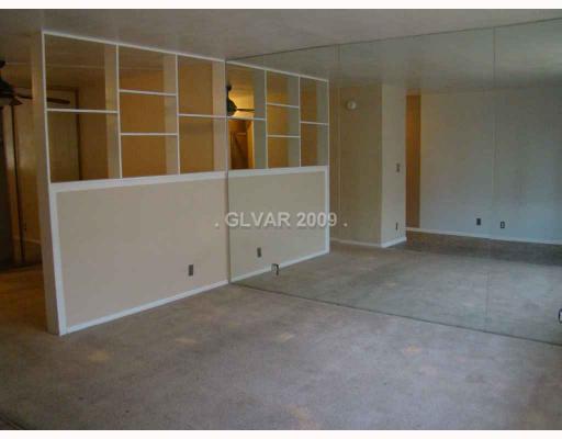4600 Paradise Road, Unit 215 Las Vegas, NV 89169 - Photo 4 of 4 Living Room.