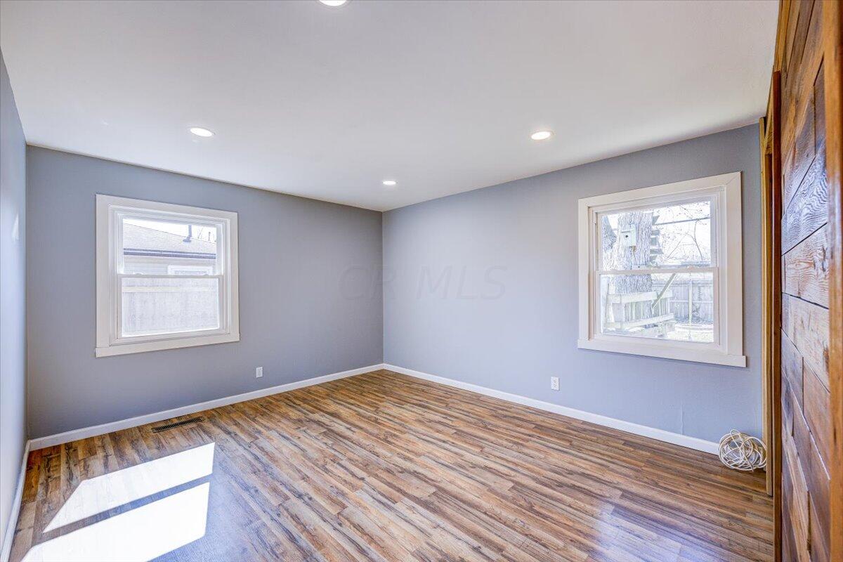 883 Sunview Road Reynoldsburg, OH 43068 - Photo 17 of 25 16-Master Bedroom